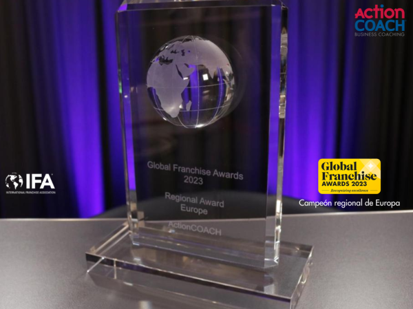 ¡ActionCOACH recibe el premio de Campeón Regional de Franquicias en Europa 2023!